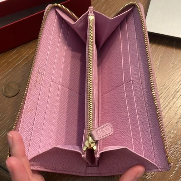 FERRAGAMO pink zip wallet with bow and original box - Used - Authentic - Picture 9 of 13